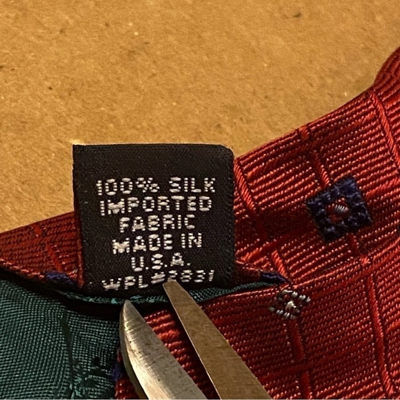 Tommy Hilfiger Neck Tie Mens 100% Silk Necktie  Made In USA Square Pattern - Picture 5 of 7